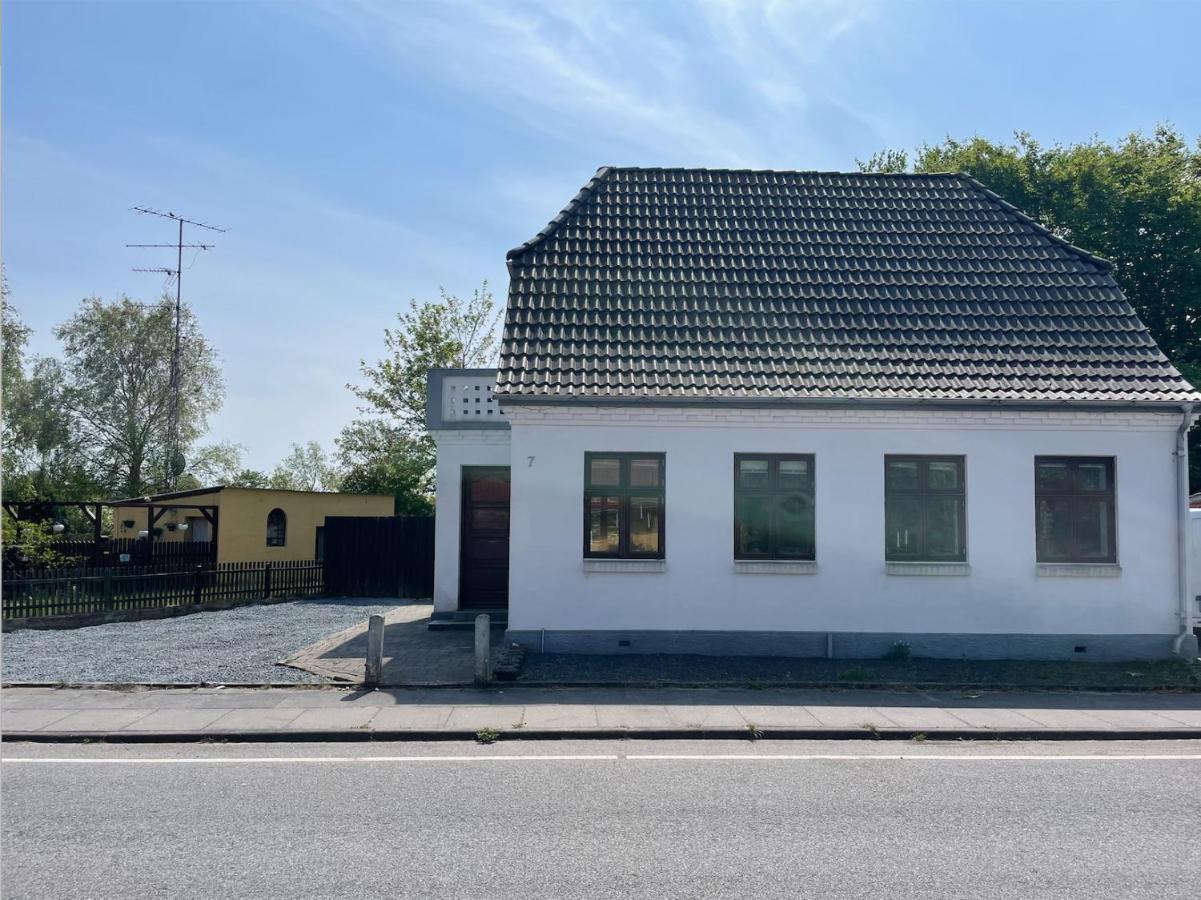 Hyggeligt Sommerhus I Jerup Buitenkant foto